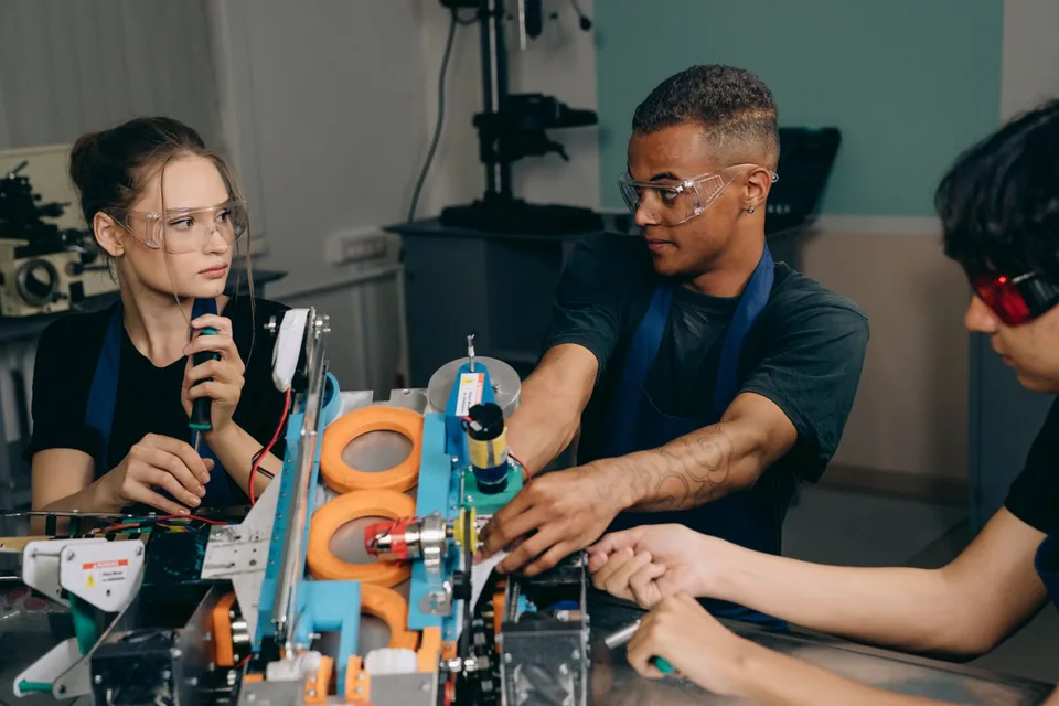 Technische werkomgeving ter illustratie van data & systemen